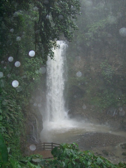 zweiter Wasserfall der Waterfall Gardens