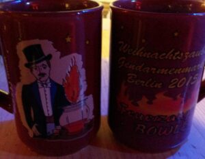 2 Tassen mit Feuerzangenbowle
