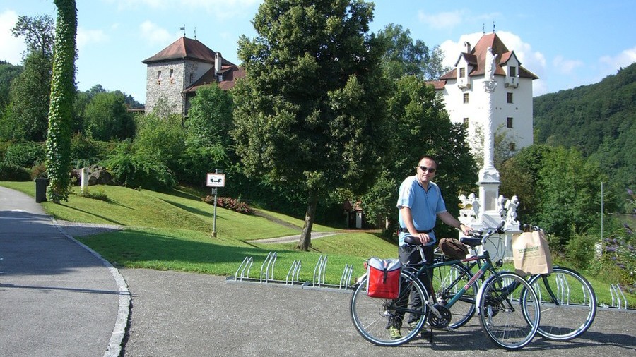 bereit zur Radtour an der Donau
