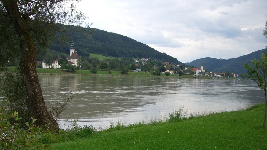 Dorf an der Donau