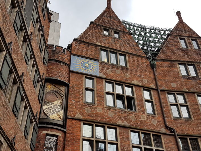 Glocken aus Meissener Porzellan im Glockenspiel der Bremer Böttcherstraße