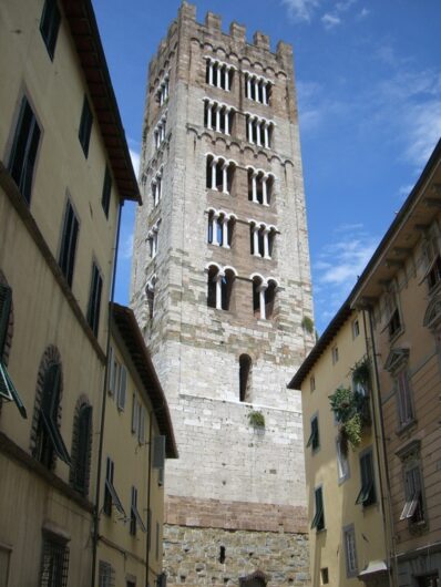 einer der vielen Türme in der inneren Stadt von Lucca