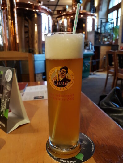 Bierspezialität Gose mit Holundersirup als Gose Hugo im Bayerischen Bahnhof