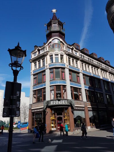 schön verzierte Fassade des Kaffeehauses Riquet in Leipzig