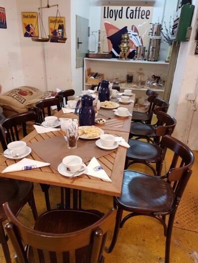 gedeckte Kaffeetafel für die Verkostung bei Lloyd Caffee