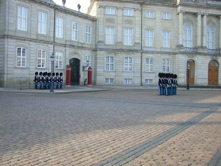 Wachablösung vor Schloß Amalienborg