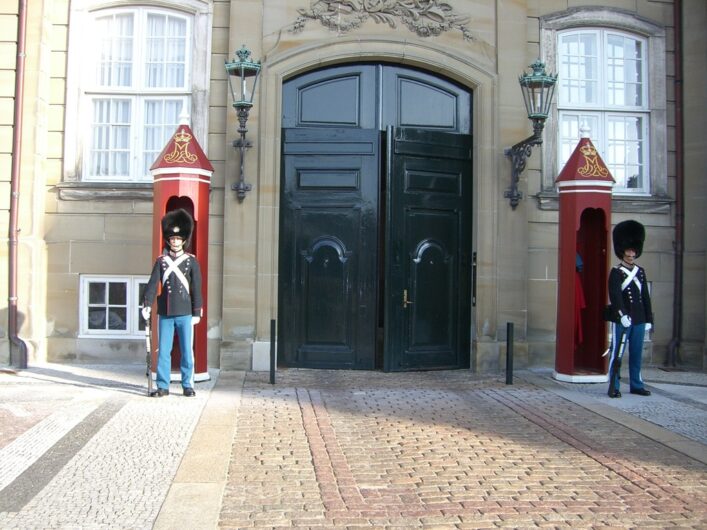 Wachen vor Schloß Amalienborg