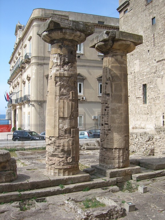 Saulen In Taranto Places And Pleasure