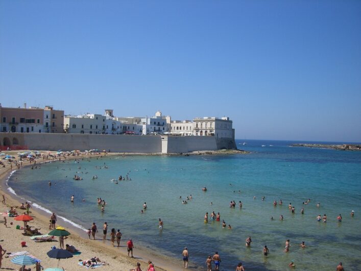 Strandabschnitt in Gallipoli mit Blick auf die Festung