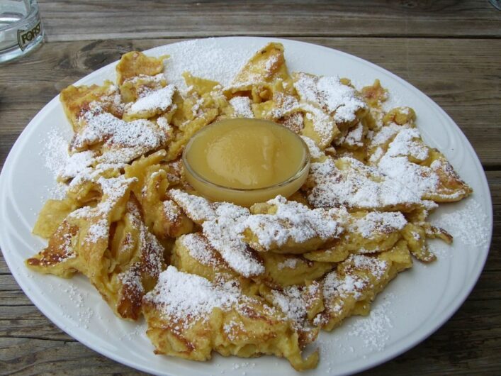 Kaiserschmarrn mit Apfellmus in der Kirchsteigeralm