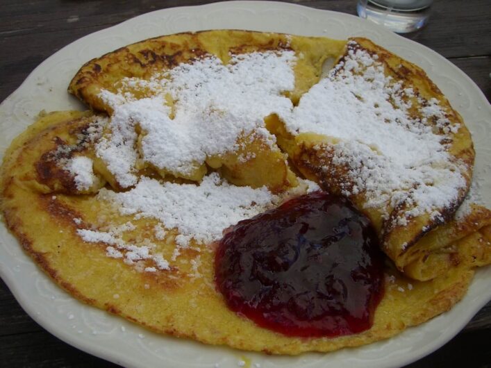 Kaiserschmarrn mit Marmelade in der Oberkaseralm