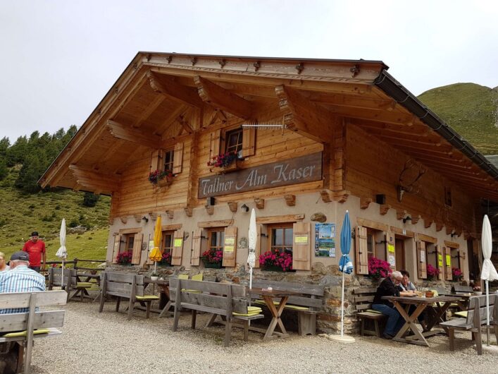 der Tallner Alm Kaser im Hirzergebiet