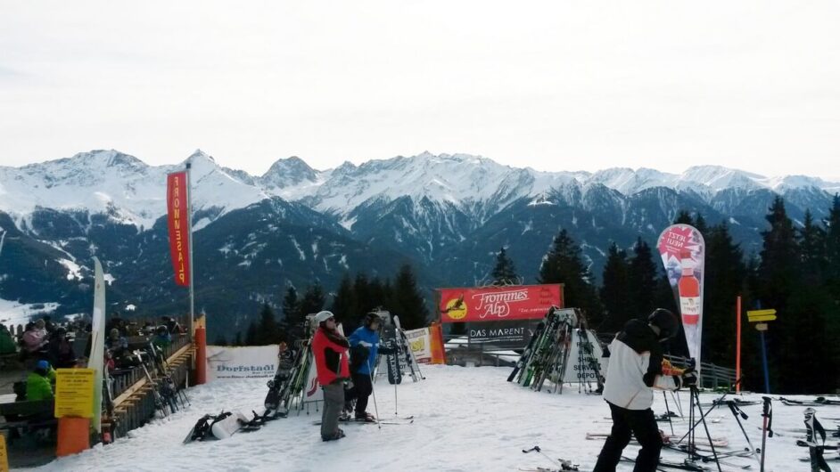 Skifahren stehen vor der Frommes Alm