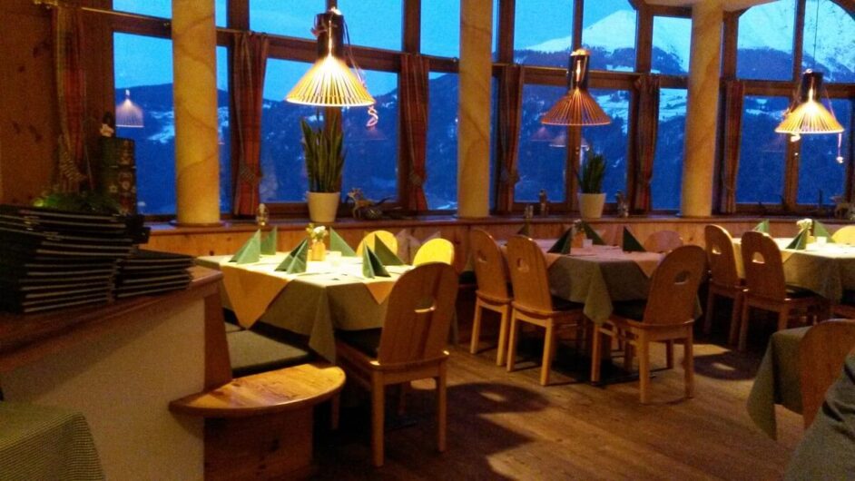 im Wintergarten des Gasthofs Rauthof in Ladis