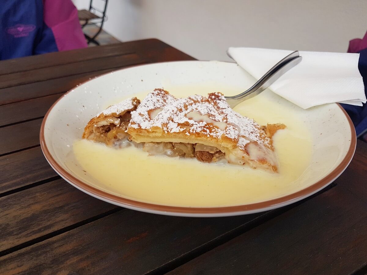 Apfelstrudel auf der Gernalm