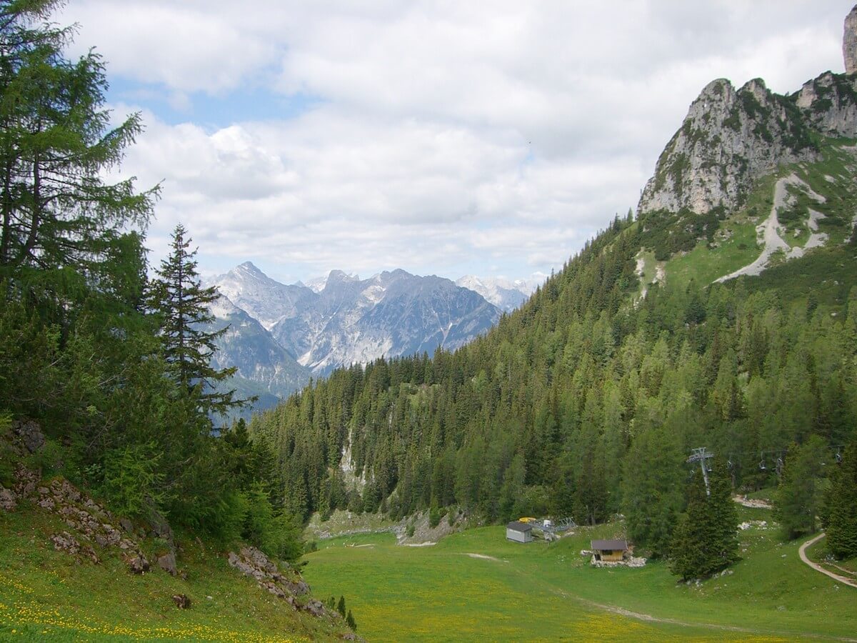 Blick über die Berglandschaft am Rofan auf das gegenüberliegende Karwendel