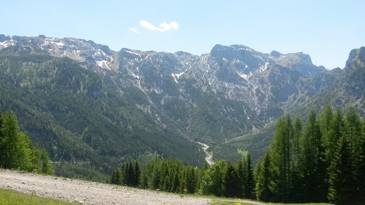 Blick auf die Bergwelt von Zwölferkopf aus