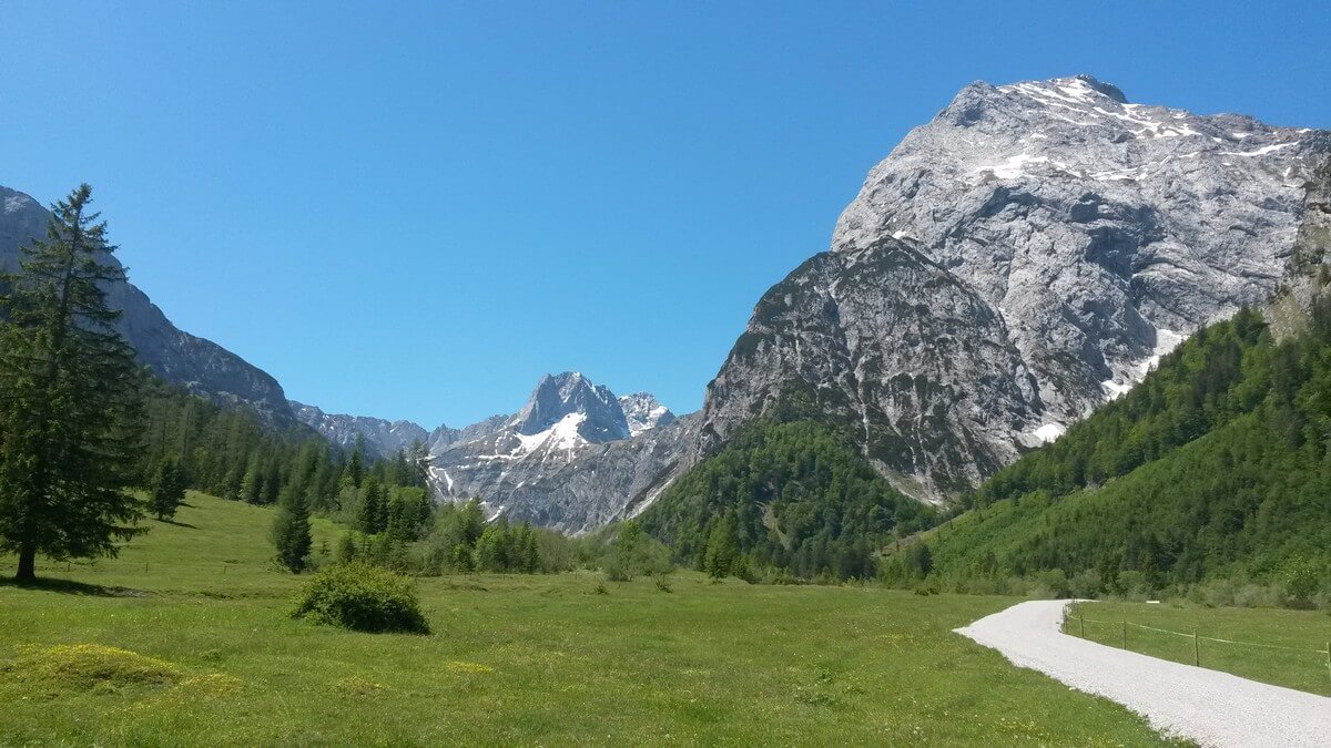 mächtige Gipfel im Blick auf der Wanderung zur Gramaialm