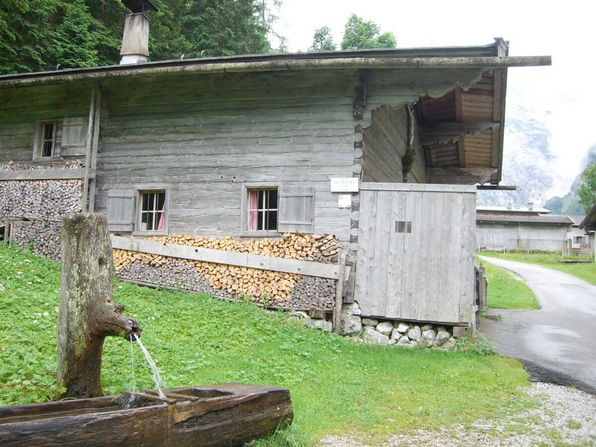 Brunnen an der Falzthurnalm