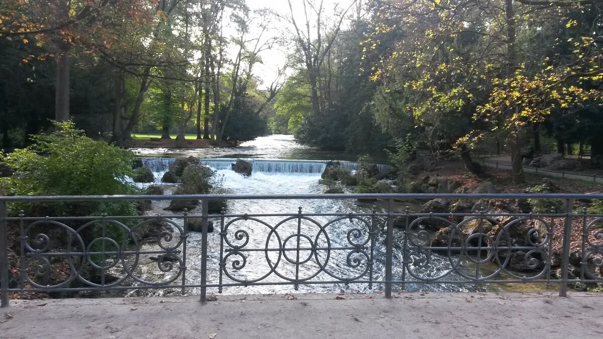 Fluss im Englischen Garten in München