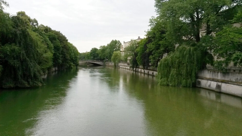 die Isar am Deutschen Museum in München