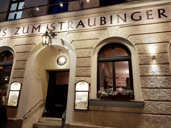 Eingang beim Wirtshaus zum Straubinger gegenüber der Schrannenhalle