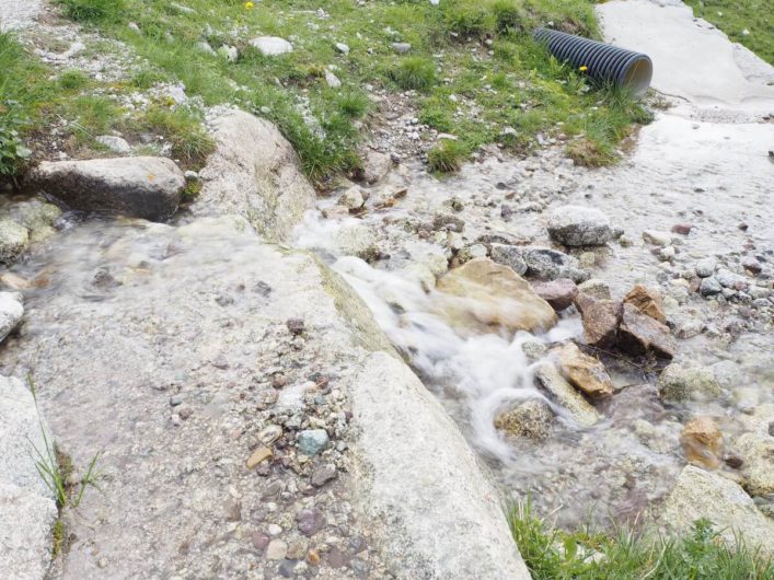 plätschernder Wasserlauf auf Meran 2000