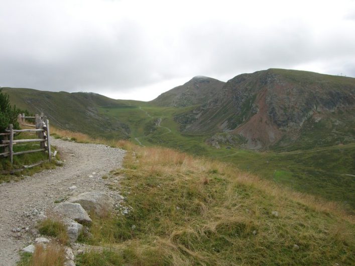 Wanderweg 3 Richtung Missensteiner Jöchl auf Meran 2000