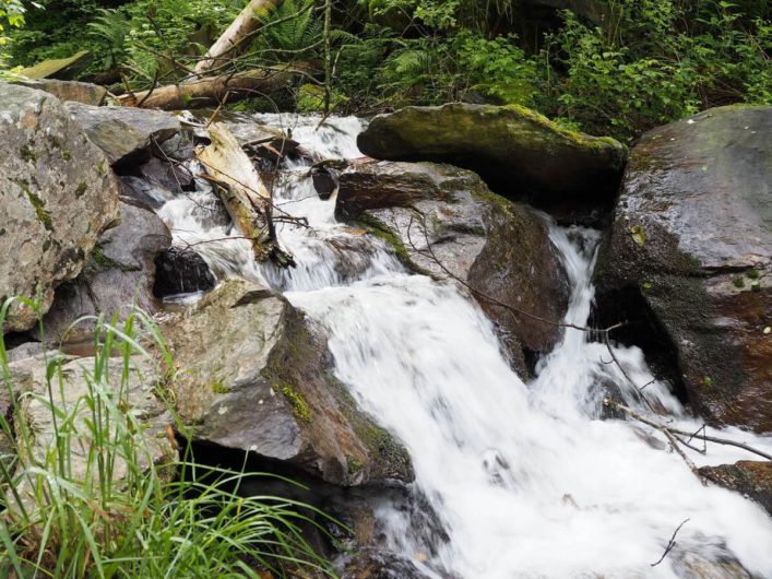 kleiner Wasserfall auf dem Schenner Waalweg