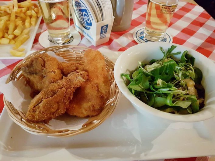 Backhendl im Augustiner Bräu Keller in Hall