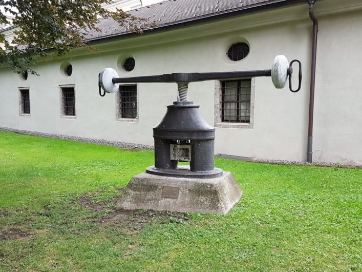 Münzpresse vor der Münze Hall