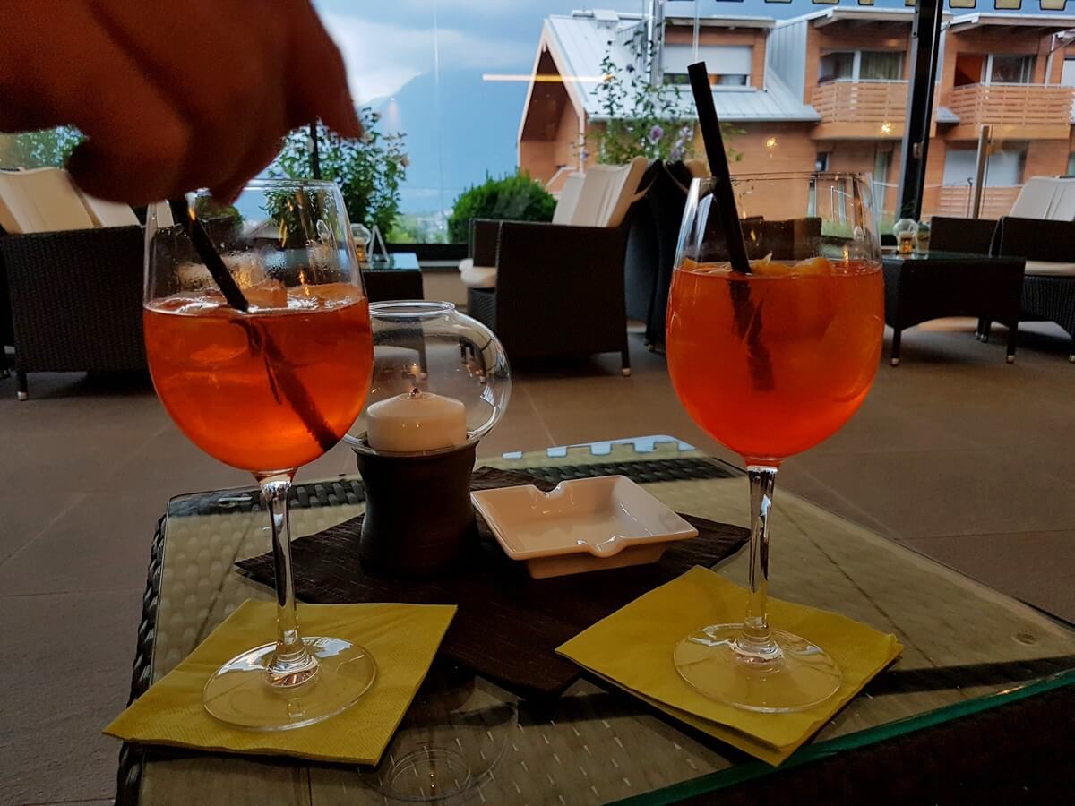Aperol_Sprizz_auf_der_Terrasse_des_Hotel_Sunnwies - Places and Pleasure