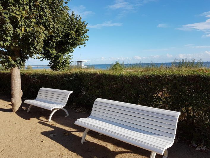 Bänke an der Promenade im Seebad Bansin