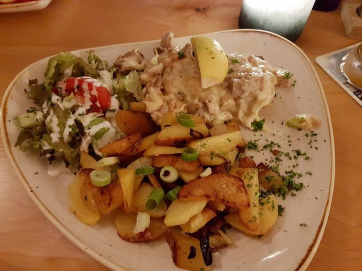 Schweinesteak mit Würzfleisch bei Inge-Lotte in Bansin