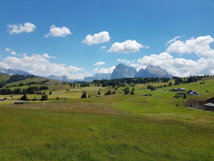 Blick über das Hochplateau der Seiser Alm