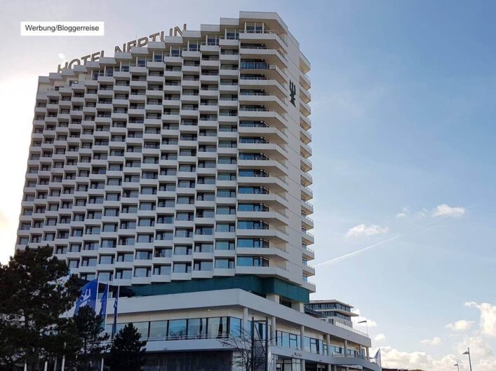 Blick auf das Hotel Neptun in Warnemünde