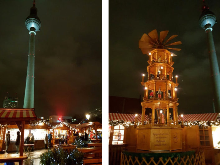 Blick auf die Buden der Berliner Weihnachtszeit am Roten Rathaus