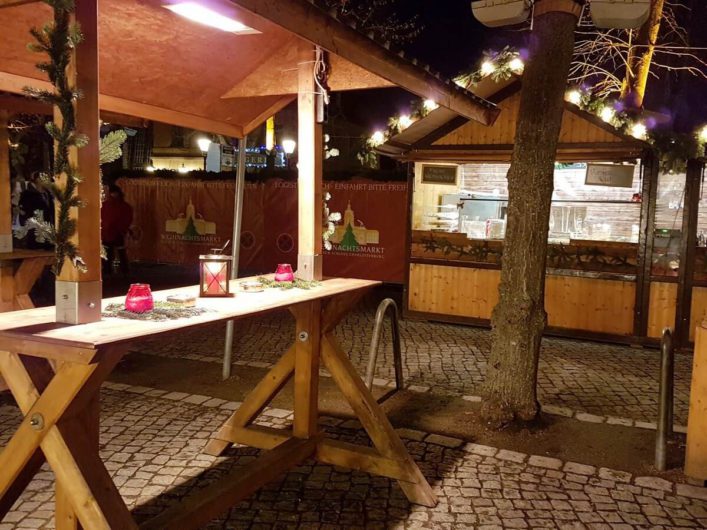 Getränkestand auf dem Weihnachtsmarkt am Schloss Charlottenburg