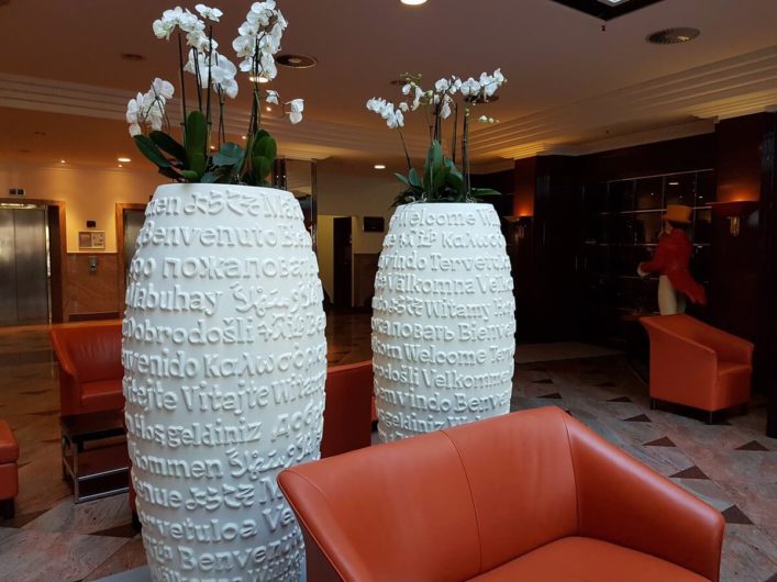 Eingangshalle des Radisson Blu Hotels Cottbus