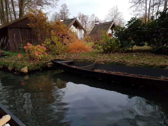 Kahn auf einem Fließ im Spreewald