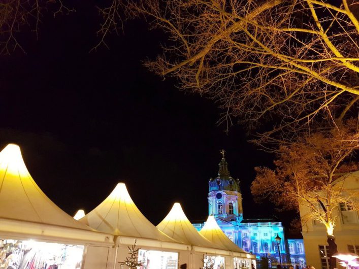 Pagodenzelt auf dem Weihnachtsmarkt Schloss Charlottenburg