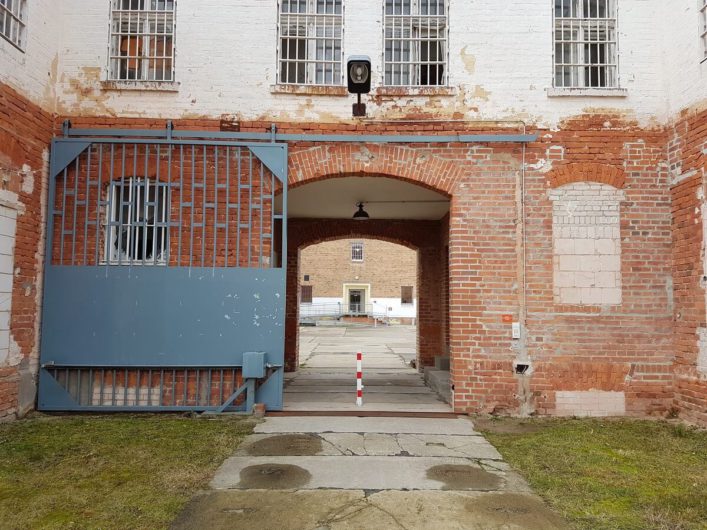 Einfahrt in das ehemalige Zuchthaus Cottbus