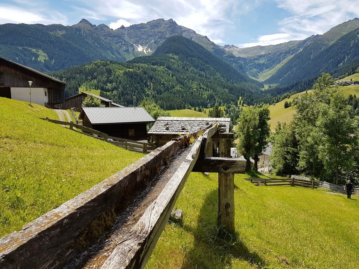 hölzerne Wasserzuleitung in Maria Luggau in Kärnten