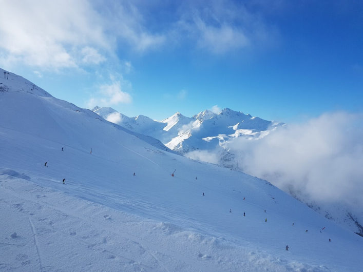 Blick auf die Skipisten am Schönjoch in Fiss