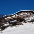 Blick auf das Hotel garni Tirol in Ladis