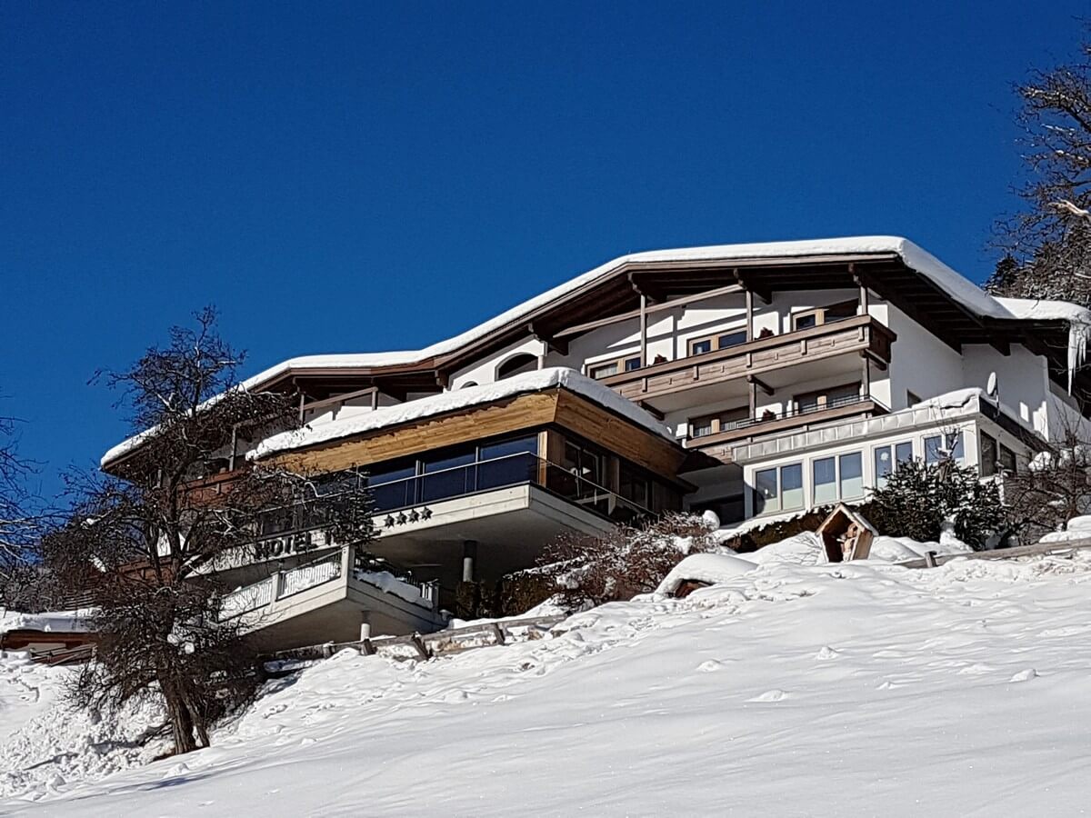 Blick auf das Hotel garni Tirol in Ladis