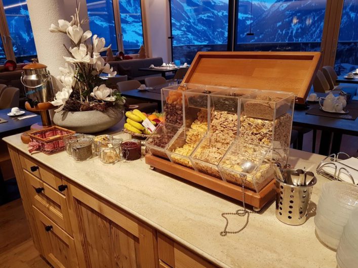 Müsliecke beim Frühstücksbuffet im Hotel Tirol