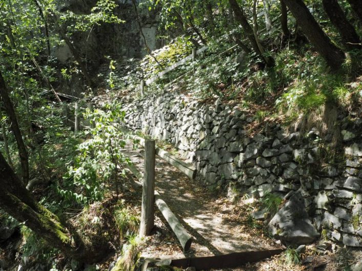 steiler Abstieg vom Kloster Säben nach Klausen