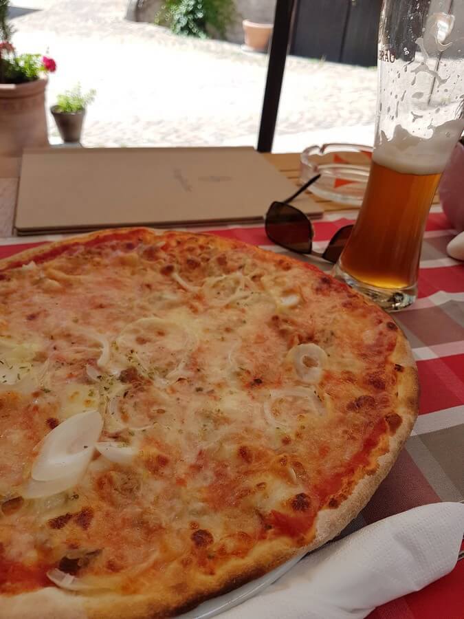 Pizza Margherita in der Pizzeria Torgglkeller