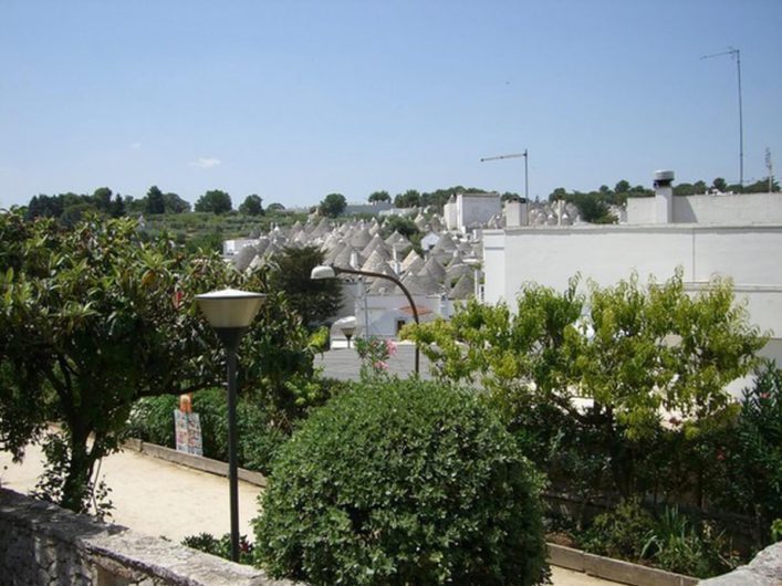 Blick über die Dächer der Trulli von Alberobello